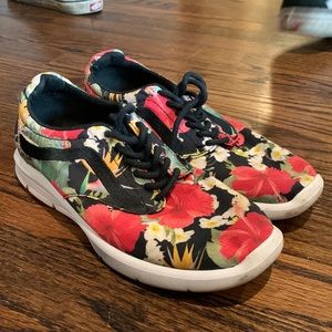 Vans ultra Cush tennis shoes floral Hawaiian print